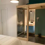 بيت ضيافة Imperium Vittorio - 4 Bdr, Center, 100mt To Train Station, Pvt Bathrooms, A-c