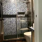 Imperium Vittorio - 4 Bdr, Center, 100mt To Train Station, Pvt Bathrooms, A-c 3*