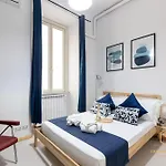 بيت ضيافة Imperium Vittorio - 4 Bdr, Center, 100mt To Train Station, Pvt Bathrooms, A-c 3*