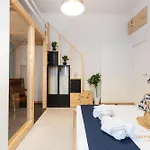 Imperium Vittorio - 4 Bdr, Center, 100mt To Train Station, Pvt Bathrooms, A-c