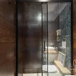 بيت ضيافة Imperium Vittorio - 4 Bdr, Center, 100mt To Train Station, Pvt Bathrooms, A-c 3*