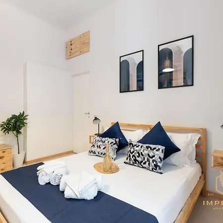Imperium Vittorio - 4 Bdr, Center, 100mt To Train Station, Pvt Bathrooms, A-c بيت ضيافة 3*