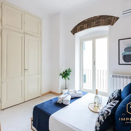 Imperium Vittorio - 4 Bdr, Center, 100mt To Train Station, Pvt Bathrooms, A-c بيت ضيافة