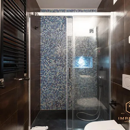 Guest house Imperium Vittorio - 4 Bdr, Center, 100mt To Train Station, Pvt Bathrooms, A-c 3*