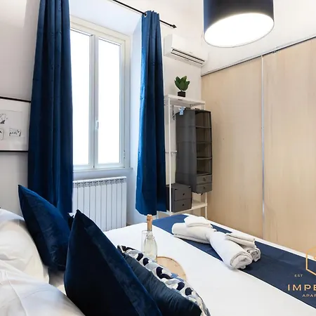 Imperium Vittorio - 4 Bdr, Center, 100mt To Train Station, Pvt Bathrooms, A-c