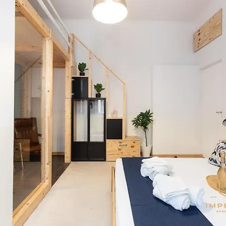 Imperium Vittorio - 4 Bdr, Center, 100mt To Train Station, Pvt Bathrooms, A-c